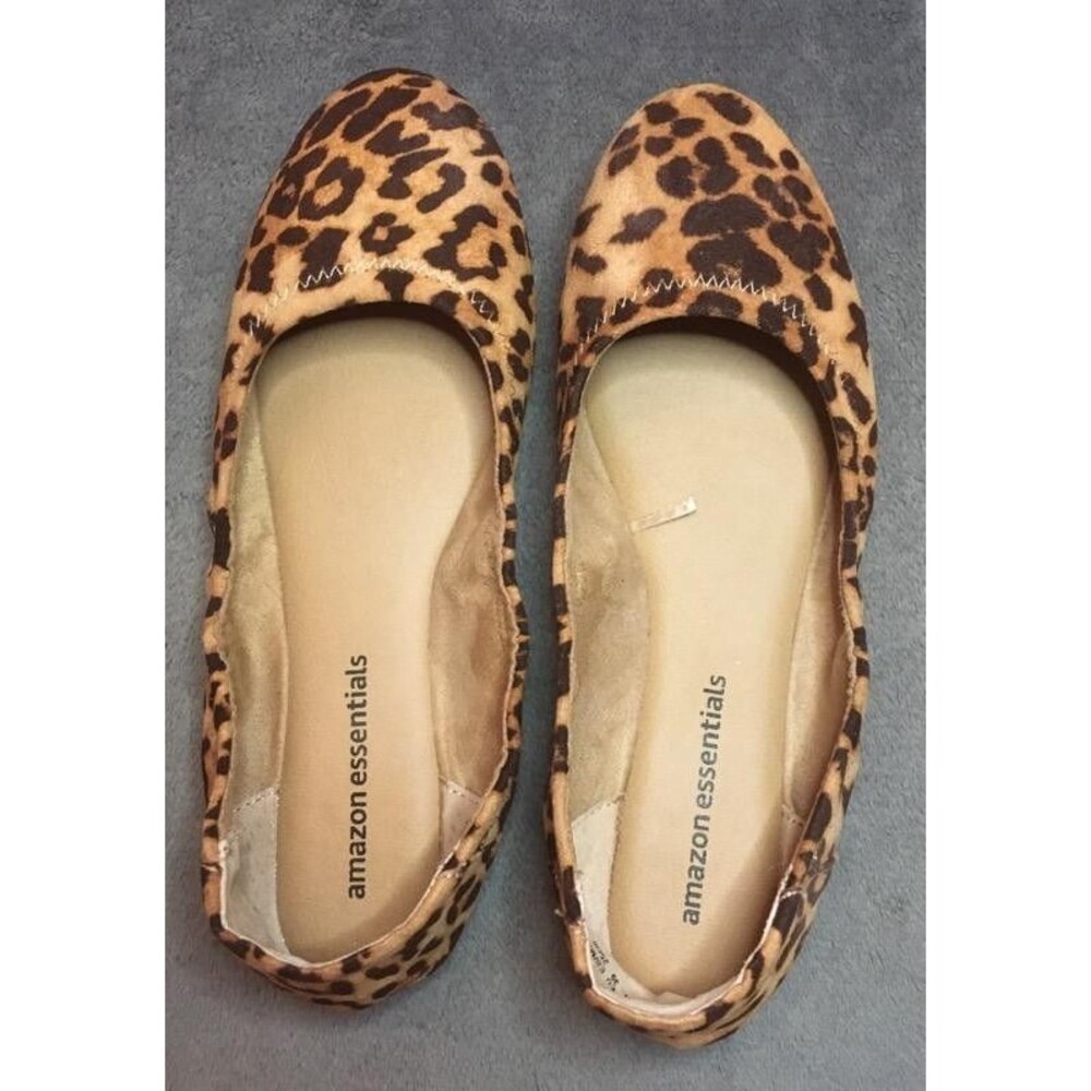 Amazon Essentials Women's Leopard Print Ballet Flats Size 8